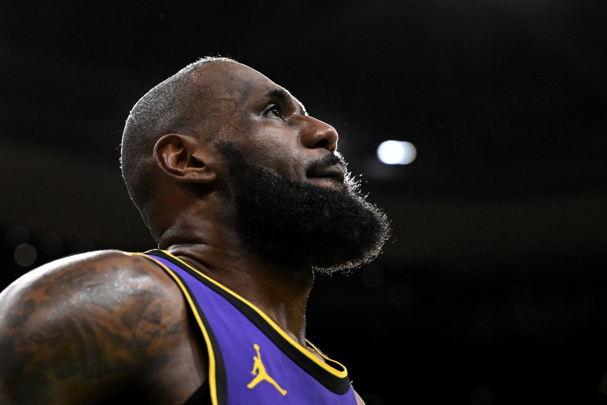 Skip：詹姆斯假装不在意合同年但内心很痛 就像不被承认是GOAT