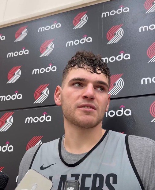 克林根：杨瀚森肯定需要适应NBA的节奏和打法 我去年也是如此