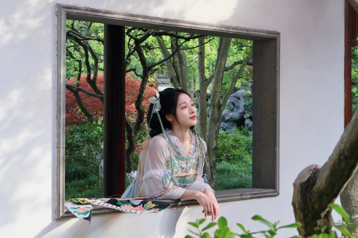 56学姐来啦！吴柳芳直播说要感谢吧友投票 昨晚现身直播吧评论区