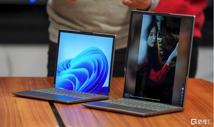 图：在CES 2025国际消费电子展上，联想推出全球首款卷轴屏PC——ThinkBook Plus Gen 6。