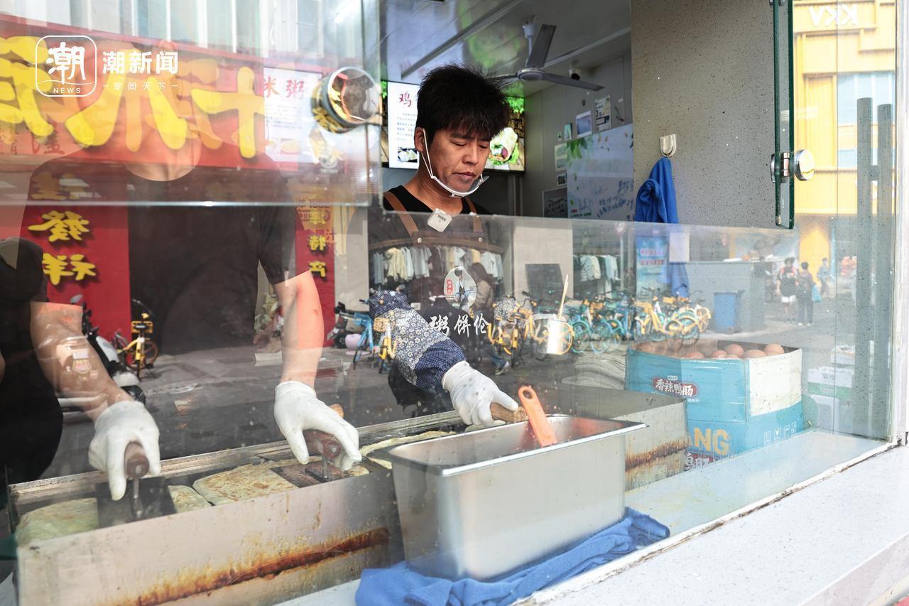 因撞脸周杰伦爆火的“粥饼伦”如今怎样了？当流量退去，他说：红不红都没事儿，做饼就是为了好好生活