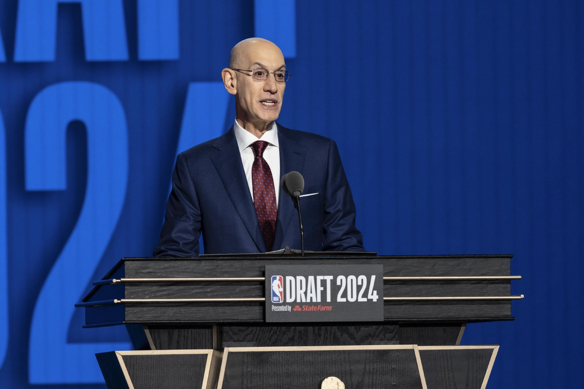 名记：NBA各队开始对球员薪资感到震惊 非全明星也想签3000万年薪