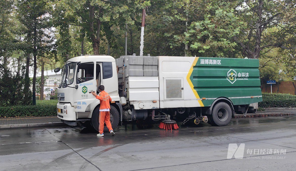 淄博高新区环卫作业车辆 图片来源：每经记者 彭斐 摄