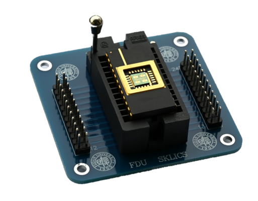 封装后的二维-硅基混合架构闪存芯片（带 PCB 板）