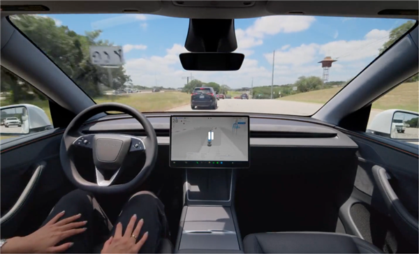 标准版本的辅助驾驶，功能也有删减 | 图片来源：特斯拉美国官网