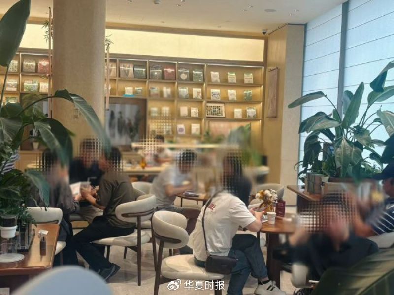 招商时代潮派售楼处。 李贝贝/摄