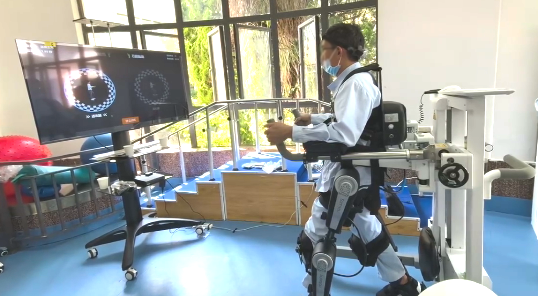 电动康复机什么牌子好翔宇医疗下肢外骨骼机器人助力患者重获行走希望！_https://www.jmylbn.com_新闻资讯_第2张