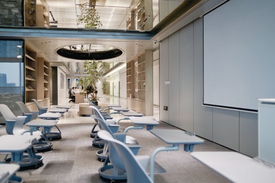 MFG九龙仓成都IFS路演厅