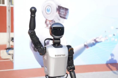 加速进化T1，可以AI自主踢球，曾经获得世界机器人足球赛的冠军。