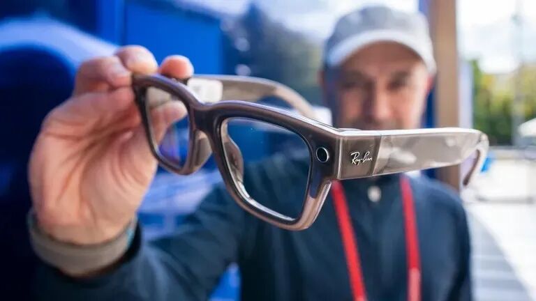 仅从外观上来看，很多人都难以分清它与之前 Rayban Meta 系列的区别 | 图片来源: Zdnet