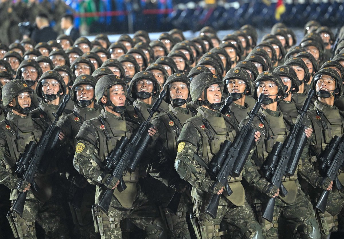 朝鲜举行盛大阅兵式,高清大图来了