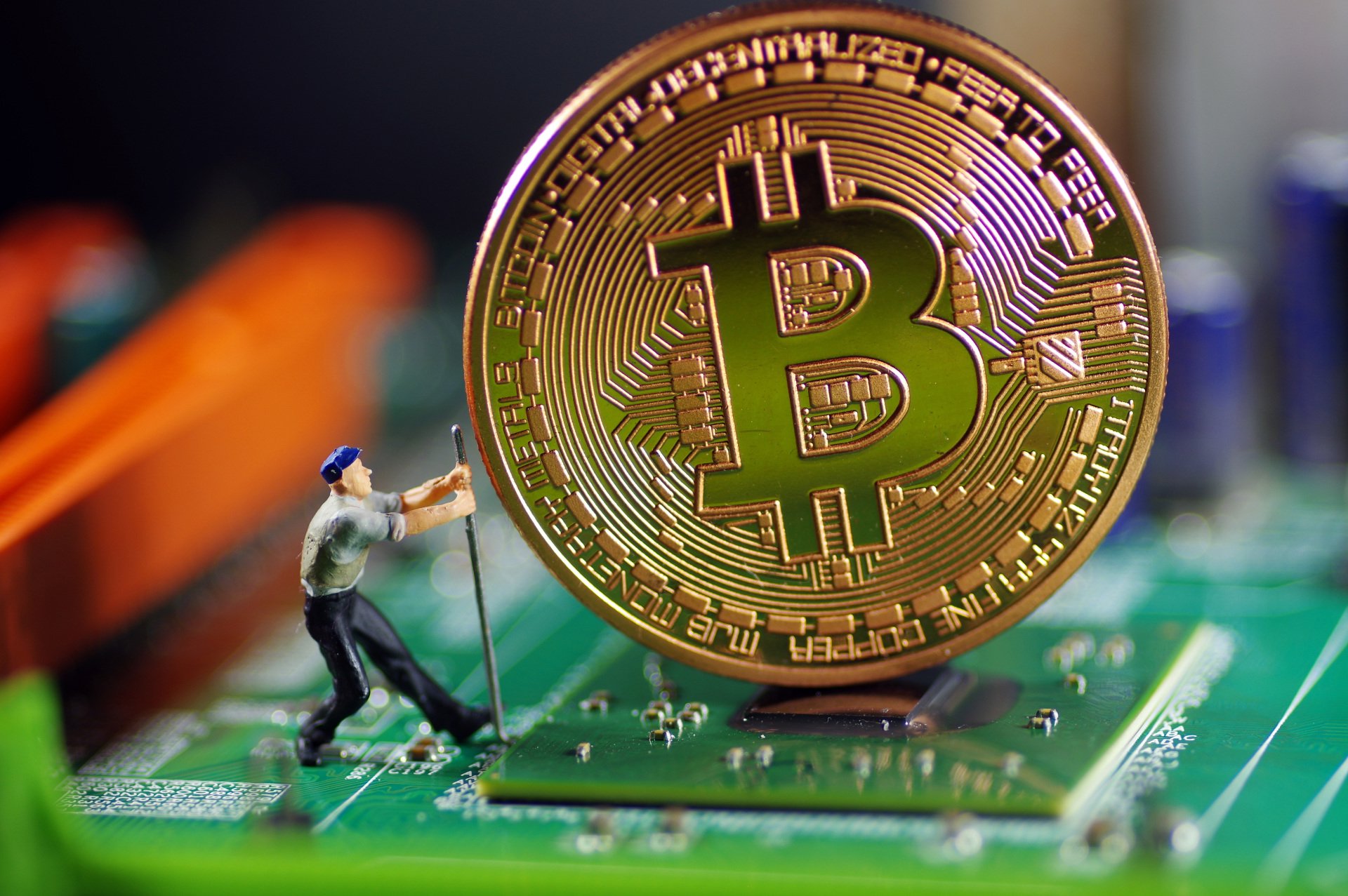 比特币闪崩13%，稳定币脱锚，193亿美元连环爆仓！四次“历史性大跌”暴露加密货币内在缺陷，德银报告被“打脸”