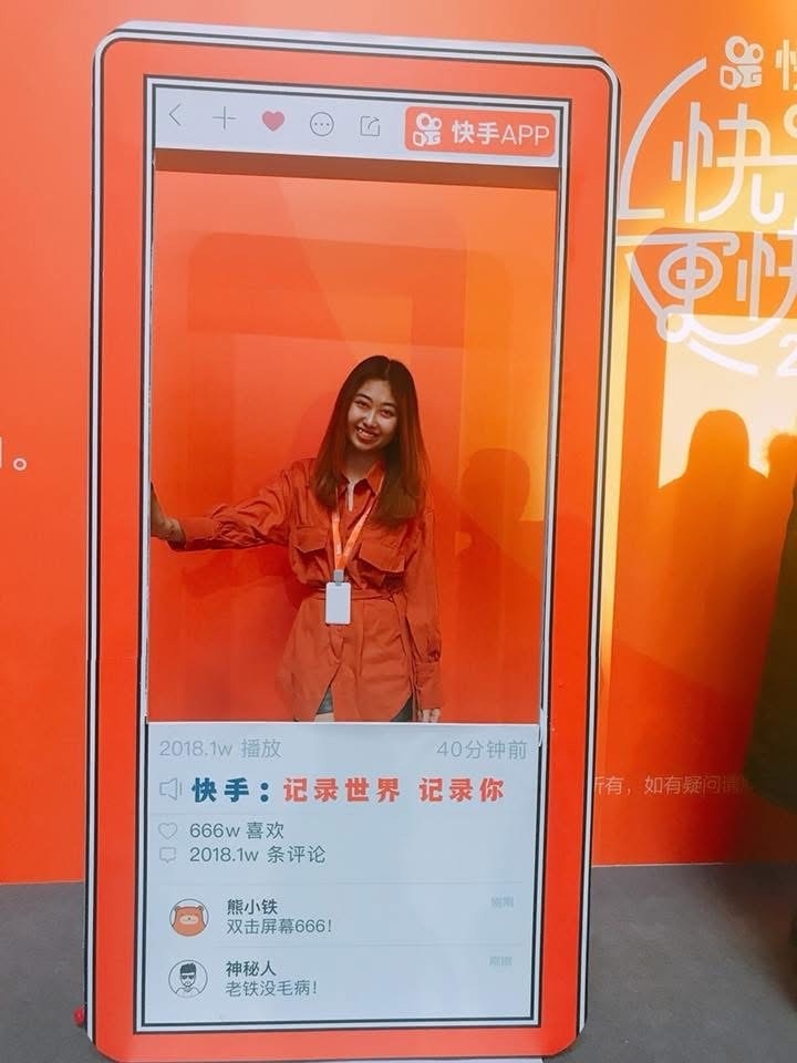 赖阮山心在快手工作期间。受访者供图