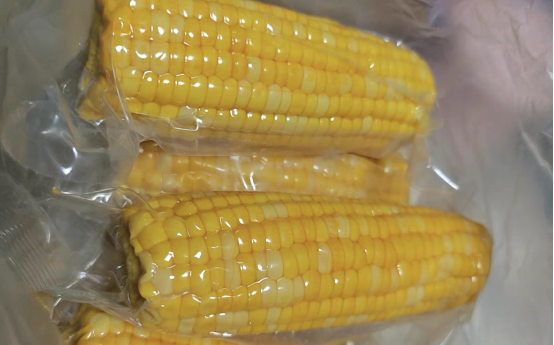 真空包装的玉米，图源：作者拍摄