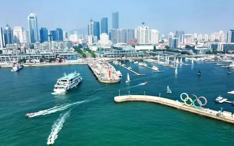 ▲青岛假日的奥帆中心，以碧海蓝天为幕。图/青岛发布微信公众号