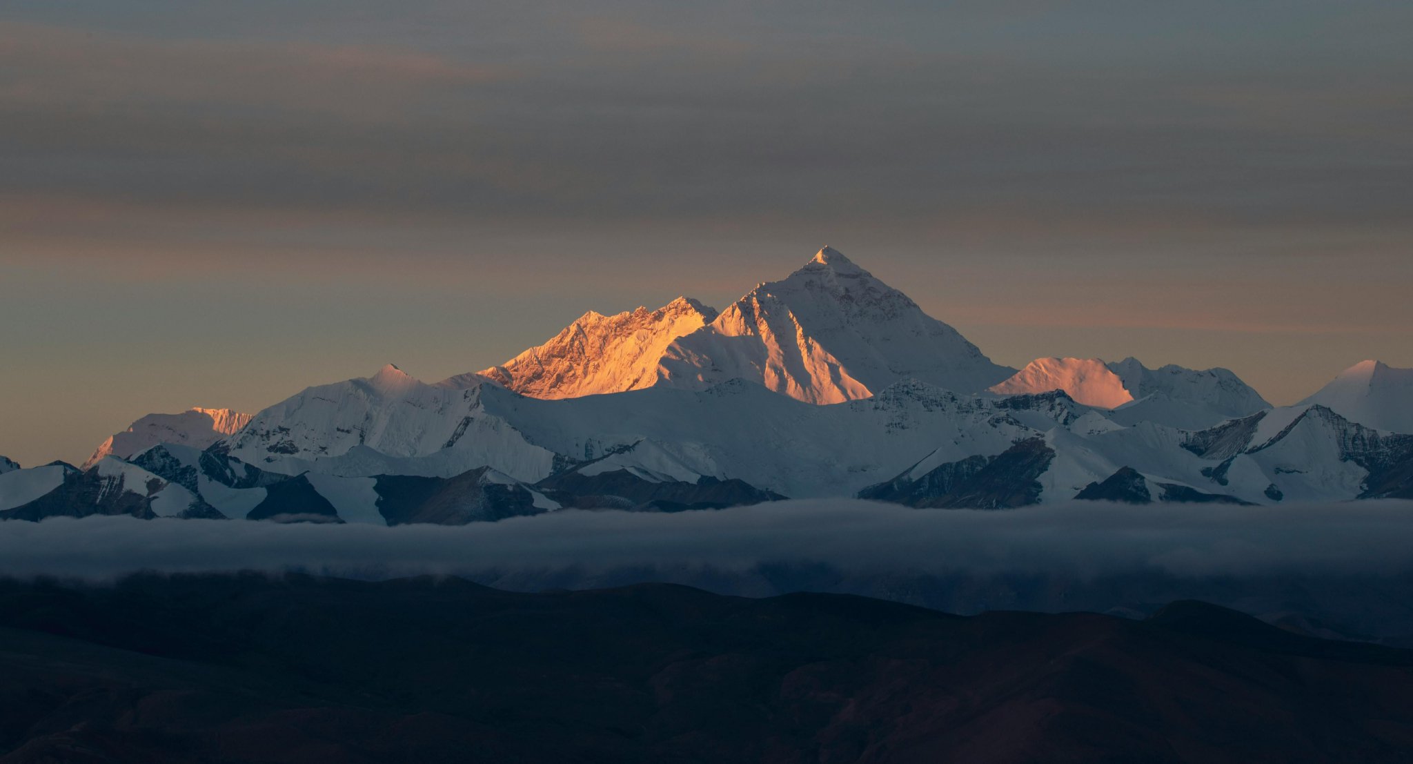 日照金山。图源：Pexels