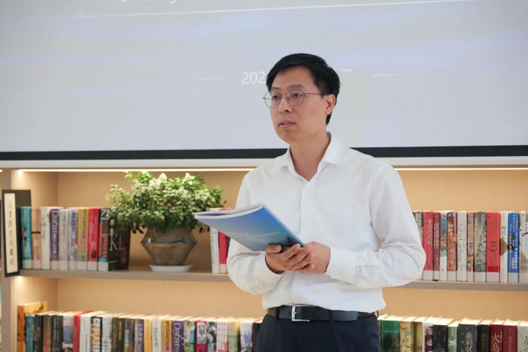 漕河泾开发区总公司办公室副主任张骏逸主持