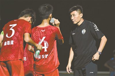 绿茵名将转身 躬耕“青训热土”