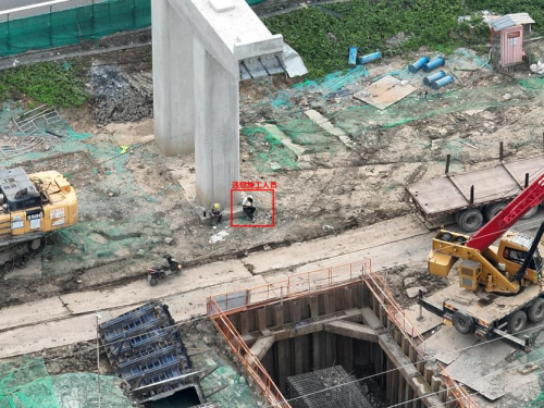 无人机巡飞过程中，通过AI技术实时识别施工风险问题