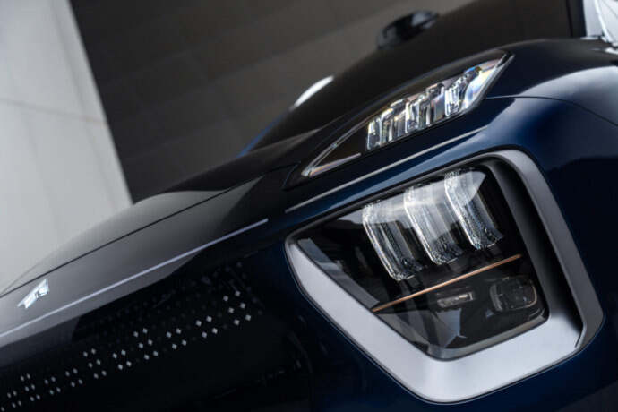 昊铂HL前灯的罗马柱设计