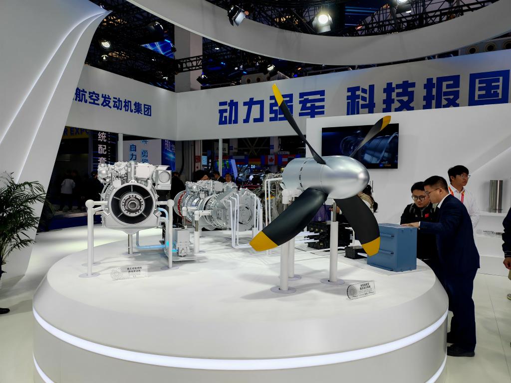 图为本届直博会展出的航空发动机模型。新华社记者宋晨 摄
