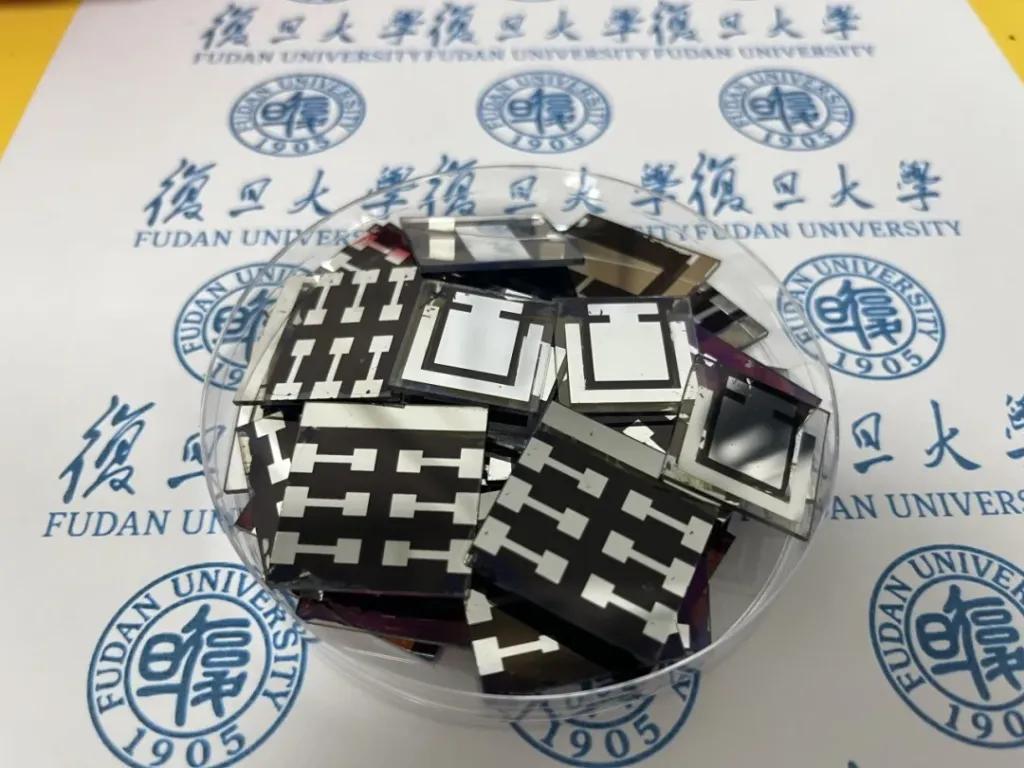 锡基钙钛矿太阳能电池本文图均为复旦大学供图