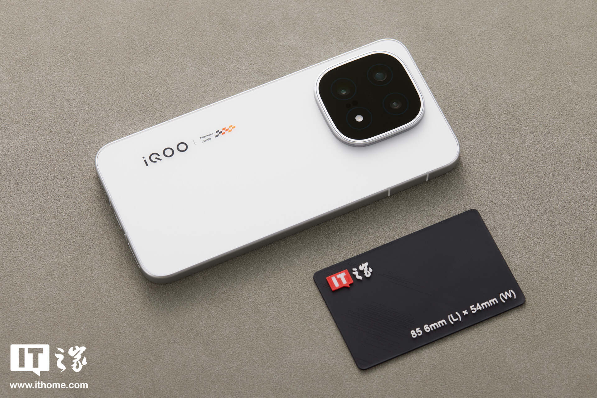 ▲ IT之家开箱：iQOO 15 传奇版手机图赏