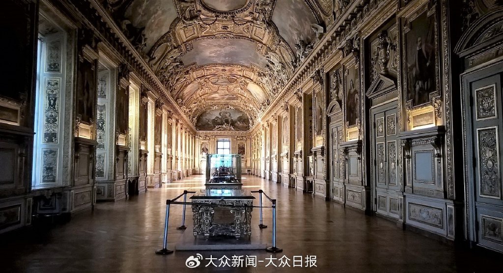 △盧浮宮阿波羅畫廊展區(qū)