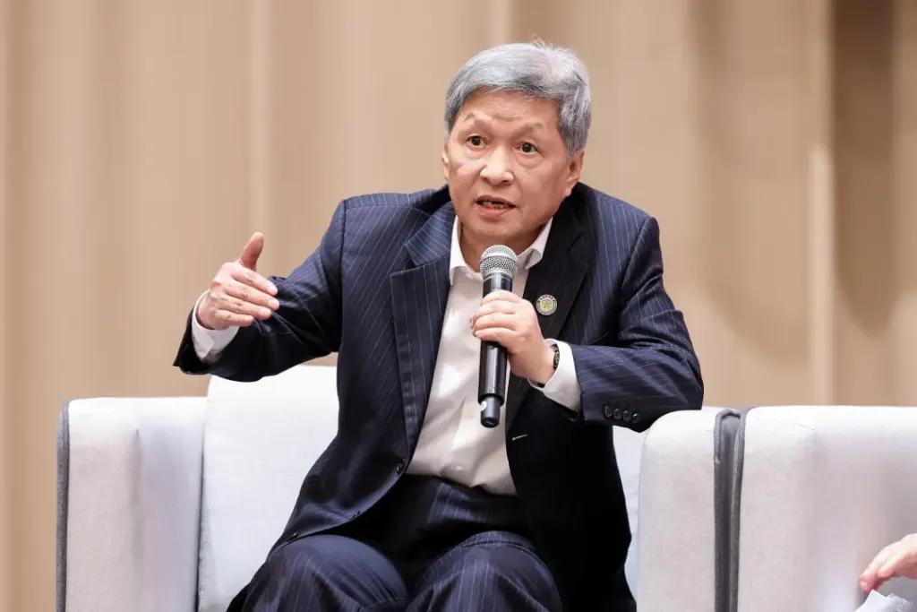 福耀科技大学校长王树国出席第一届新型研究型大学建设发展圆桌论坛。福建福耀科技大学微信公众号图