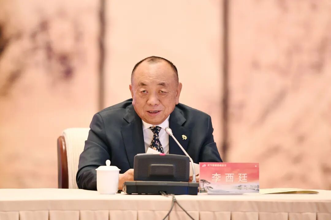 2021年5月8日，李西廷在合肥参加天下徽商圆桌会议。