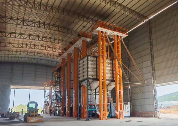 广东省农机公司建成的始兴稻谷低温烘干中心