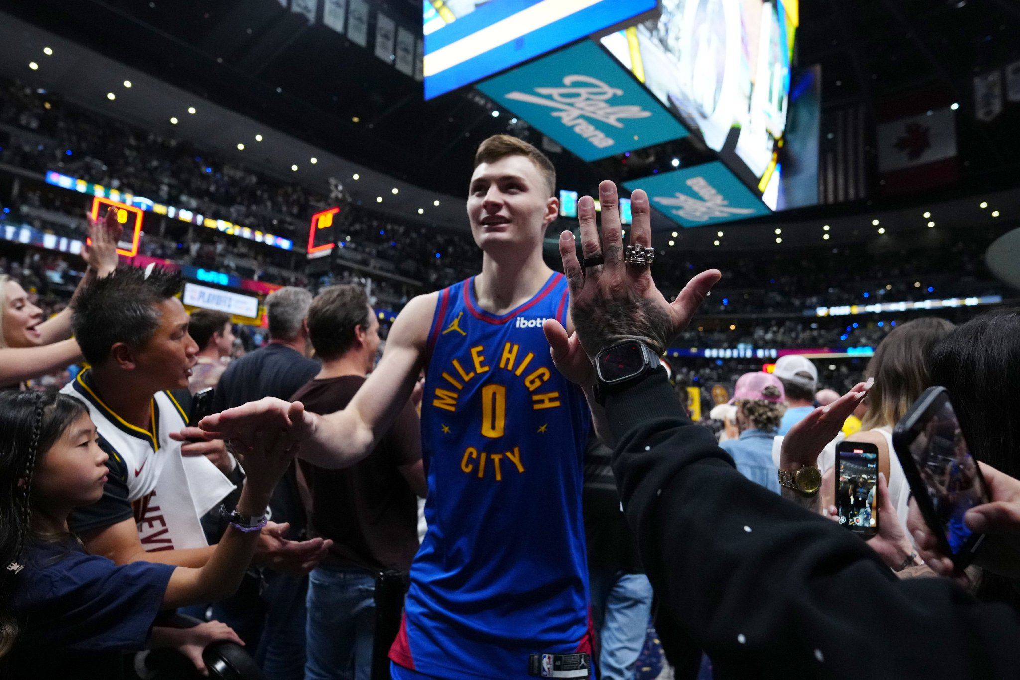 布劳恩谈续约掘金:我高中和大学都没换过队 在NBA我也不想