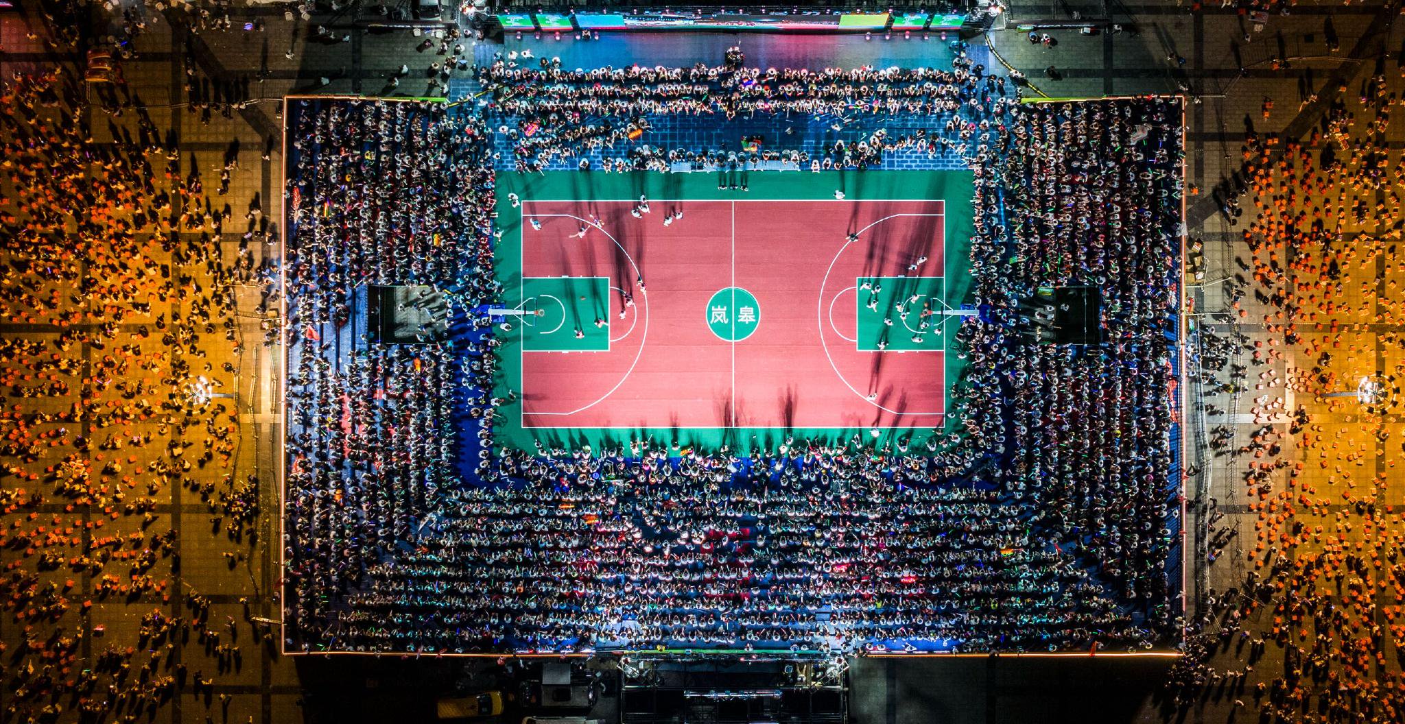 图为贵州台盘1936代表队对阵岚皋南宫山代表队表演赛现场。屈兰平　无人机图片