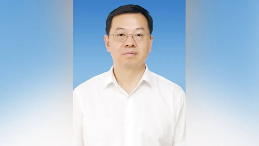 市第十届人民代表大会第六次会议10月23日选举齐海斌为乌海市政府市长