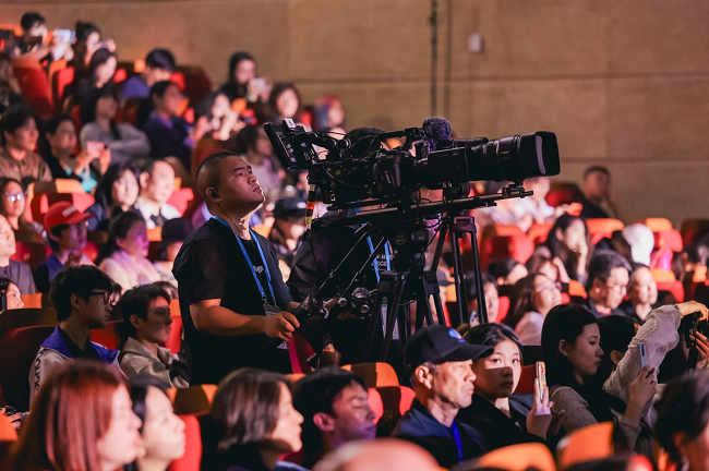 《声声世世》音乐会现场使用佳能“佳直播PRO”