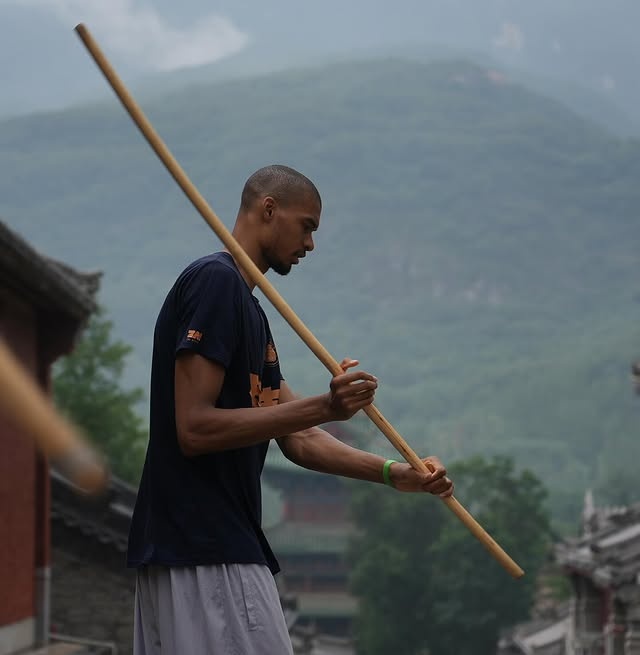 名记感叹文班外星人表现:少林寺今夏给这年轻人施加了神奇魔法!
