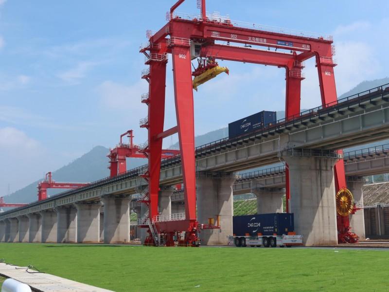 图：斯年智驾苏溪铁路场站作业照片