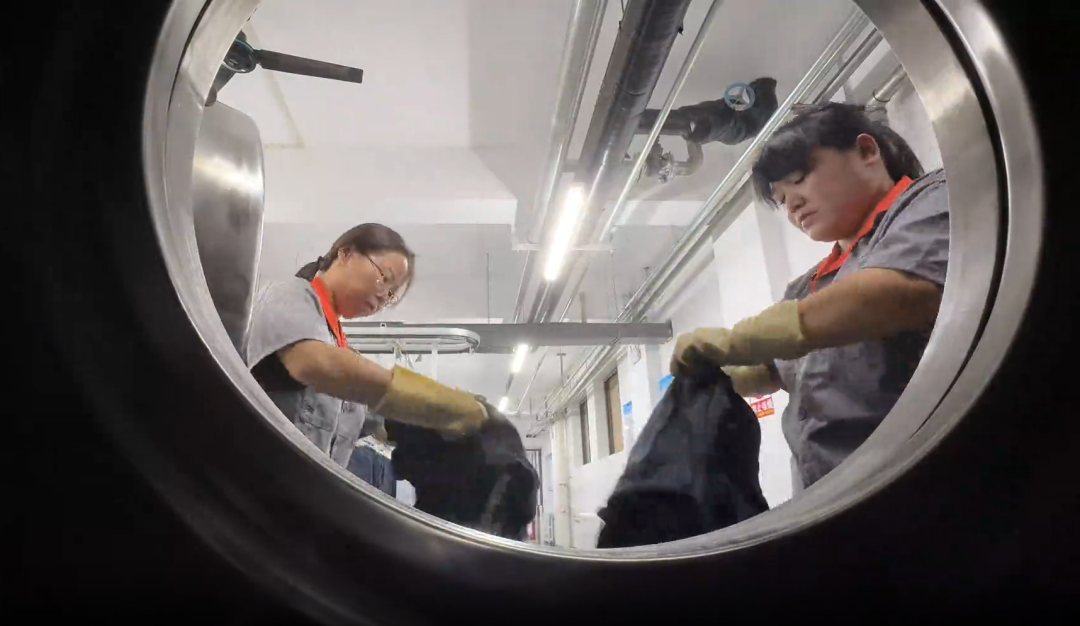 寺河矿职工的智能化工装洗衣房/图源：@寺河有象 视频截图
