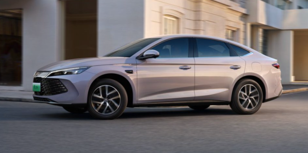 比亚迪_比亚迪AI辅助驾驶_秦L DM-i AI降油耗