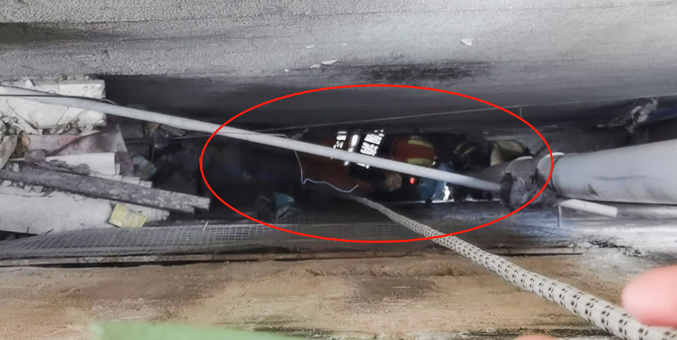 担架怎么固定一声闷响后，男子躺在河床上直喊疼！原因竟又是……_https://www.jmylbn.com_新闻资讯_第4张