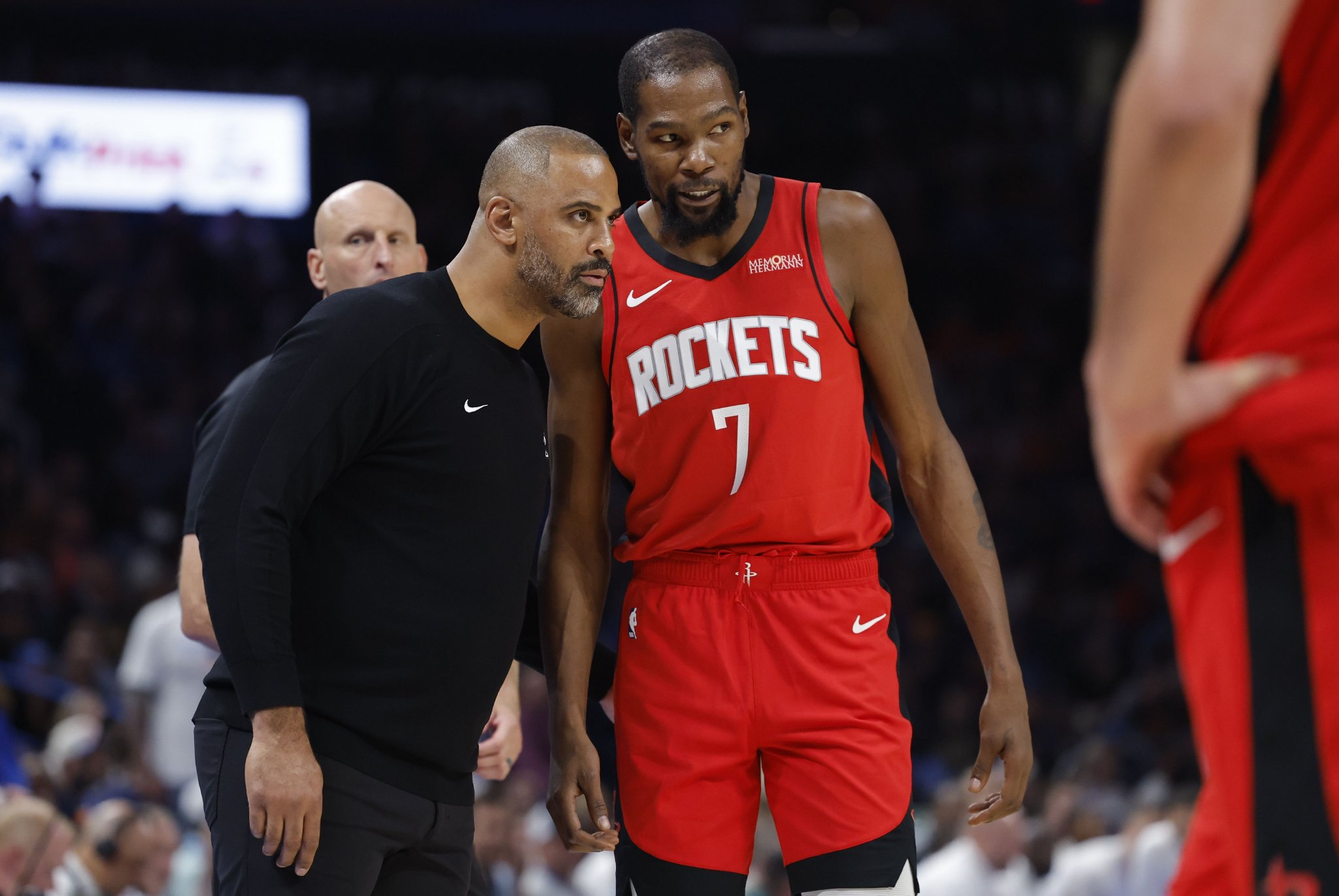 KD:大小阵容都能摆是优势 但什么时候选哪个是教练们的艰难决定
