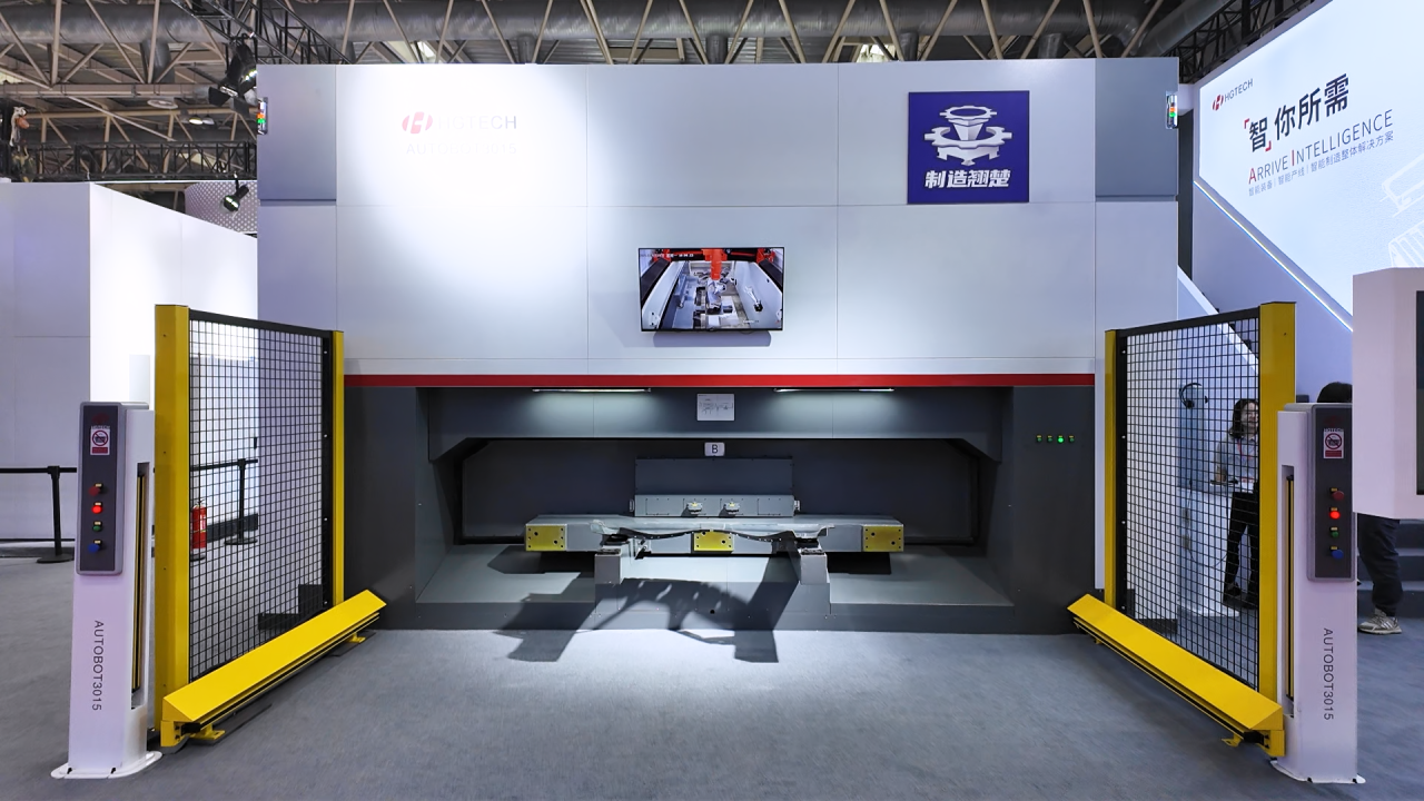 　　▲华工科技第五代智能三维五轴激光切割设备，来源：华工科技