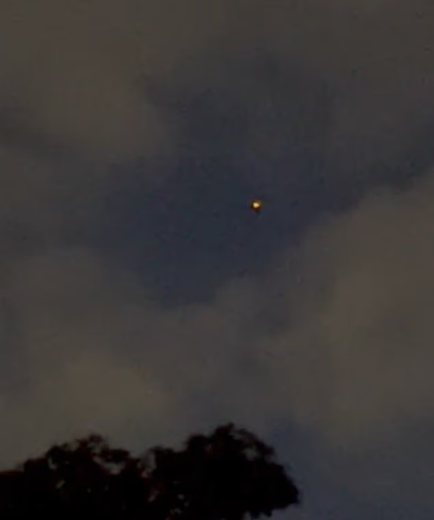 △美国警察拍到的不明飞行物