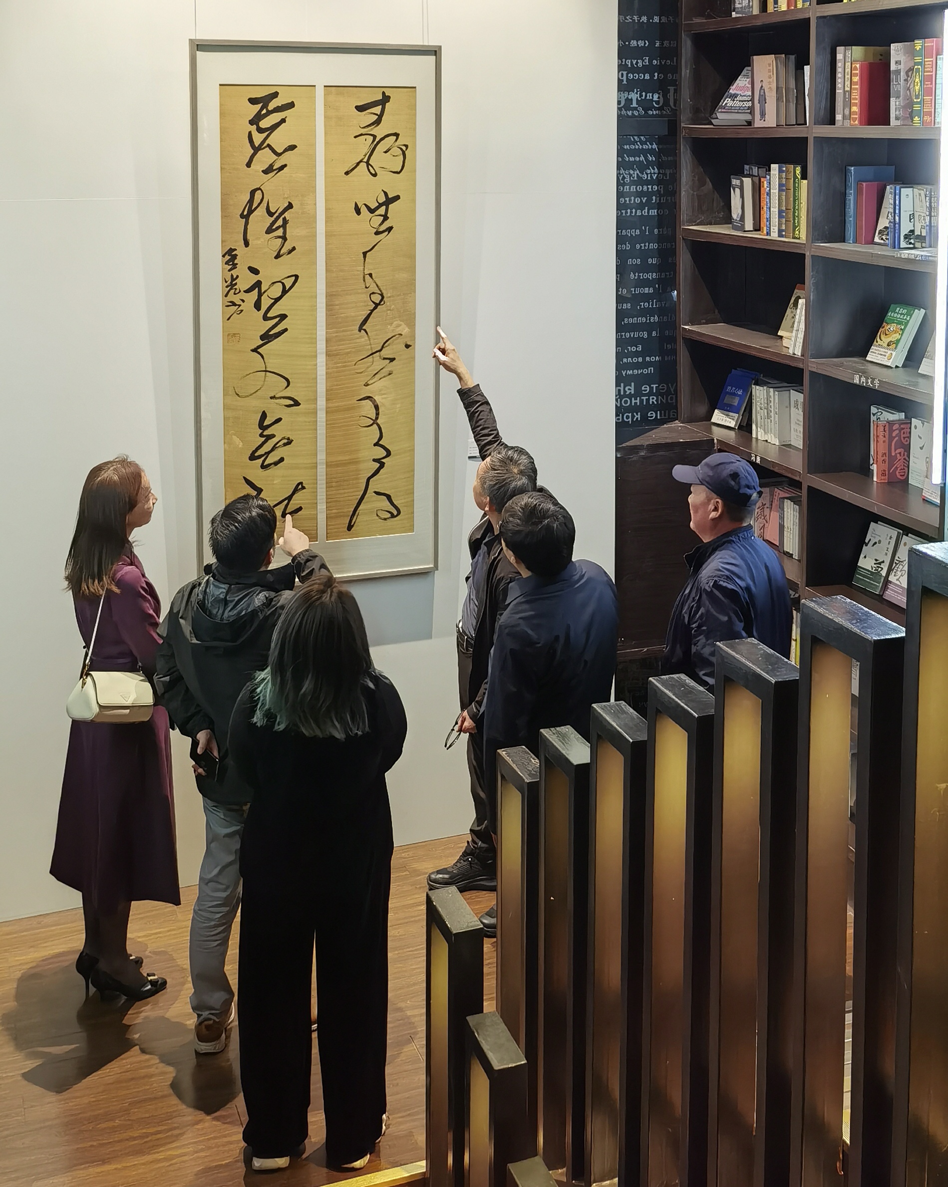  图为风骨云烟——吕金光书法展”  现场 