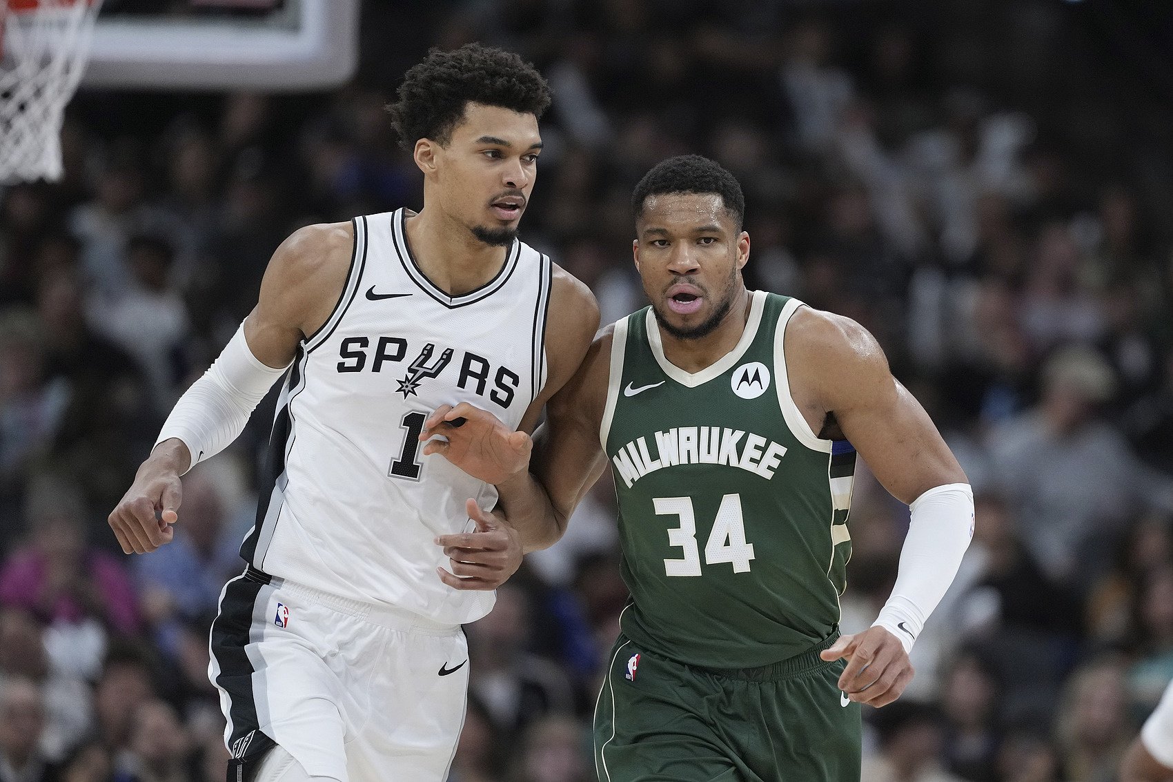 东西部周最佳？记者：文班和字母哥目前的表现远超其他人