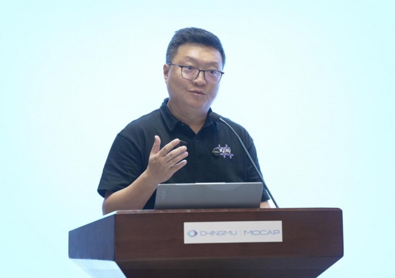 图2：李智强博士做主题演讲