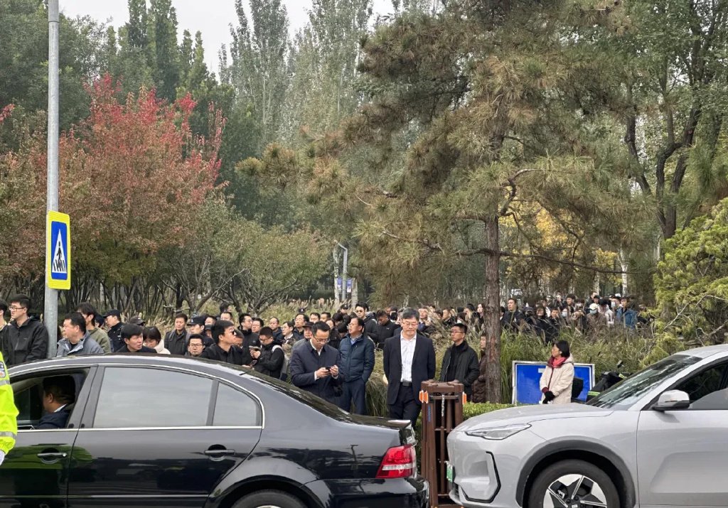 10月24日上午，八宝山革命公墓外。科技日报记者 崔爽 摄