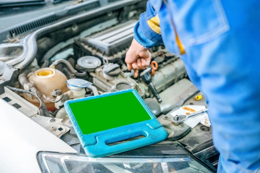智能汽车维修，图源：视觉中国