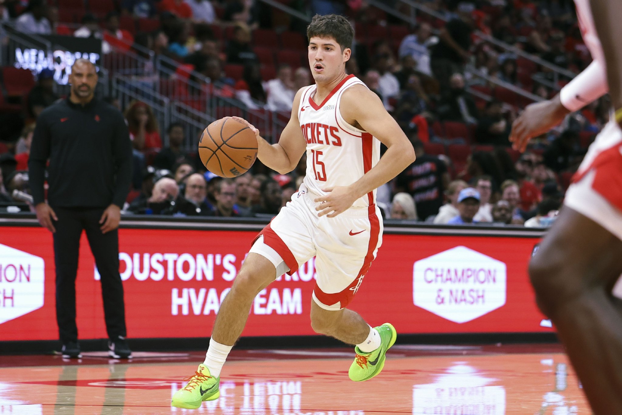 投篮舒适区可以延伸到哪儿？谢泼德：任何位置 我们平时就练超远