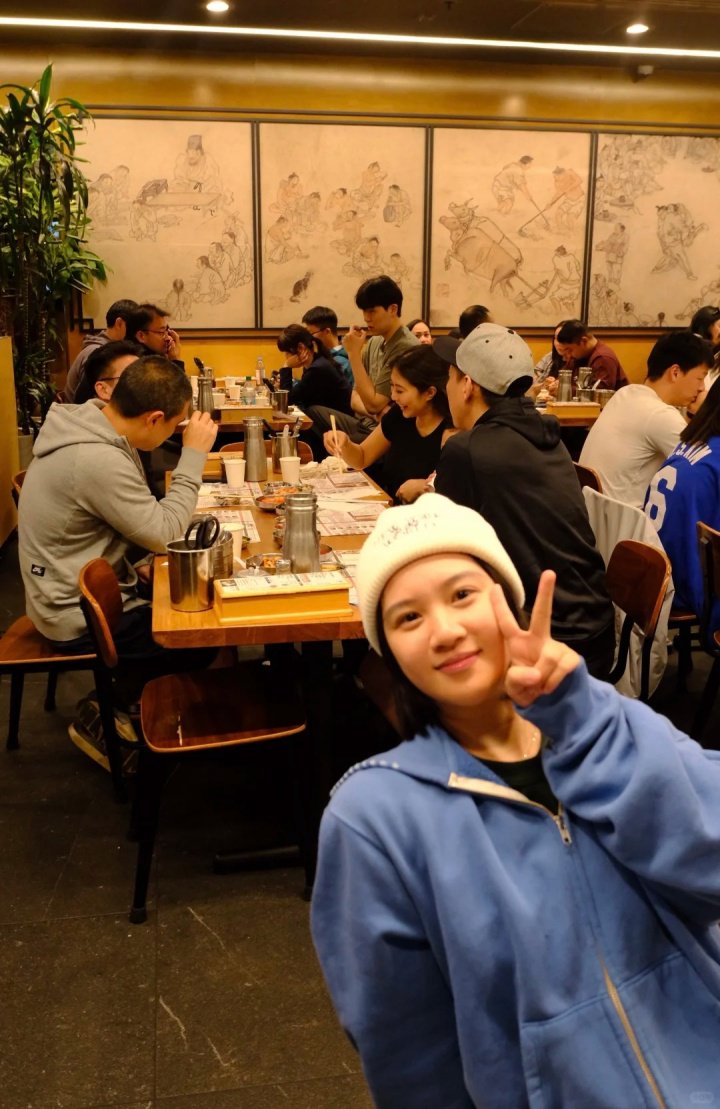 网友偶遇杨瀚森打湖人赛后 携女友+团队去洛杉矶韩料店吃夜宵